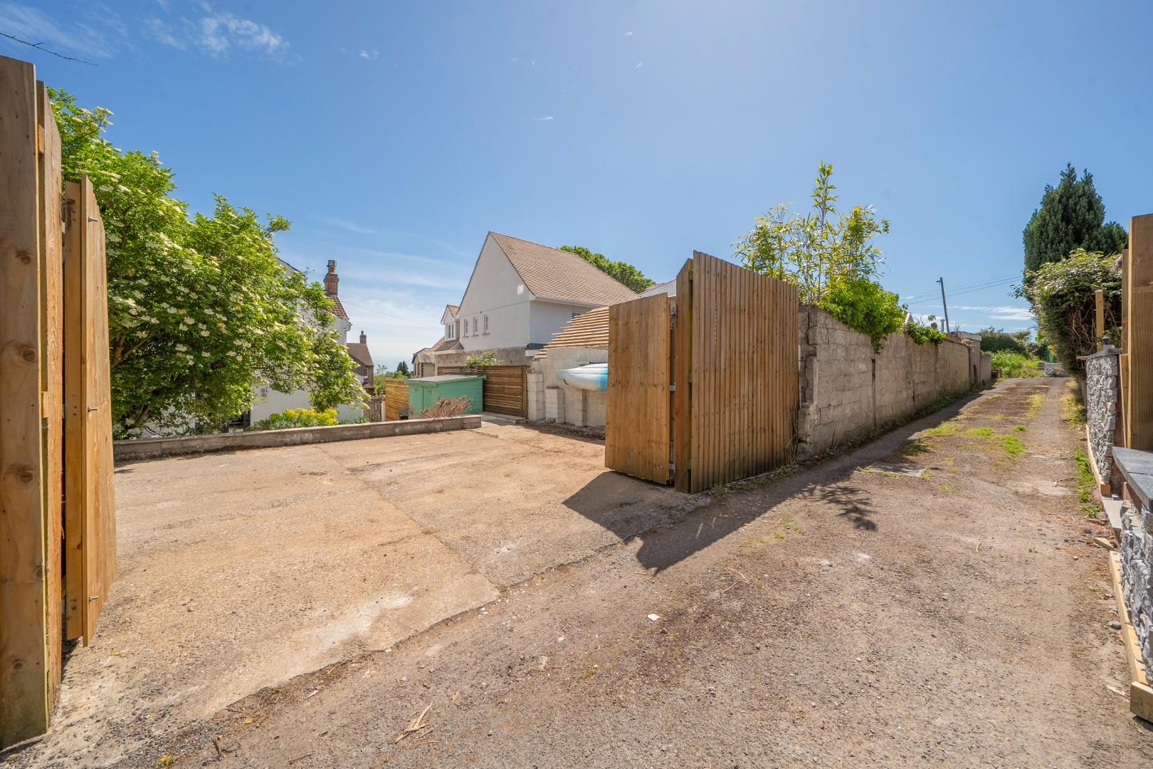 Slade Road, Newton, Swansea, SA3 4UF